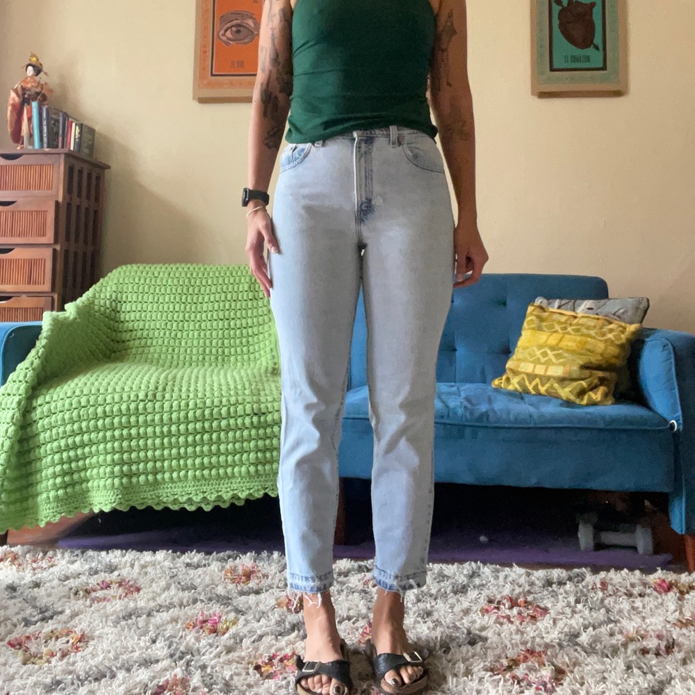 Vintage Levi’s High Waisted Lightwash Jeans 4/27